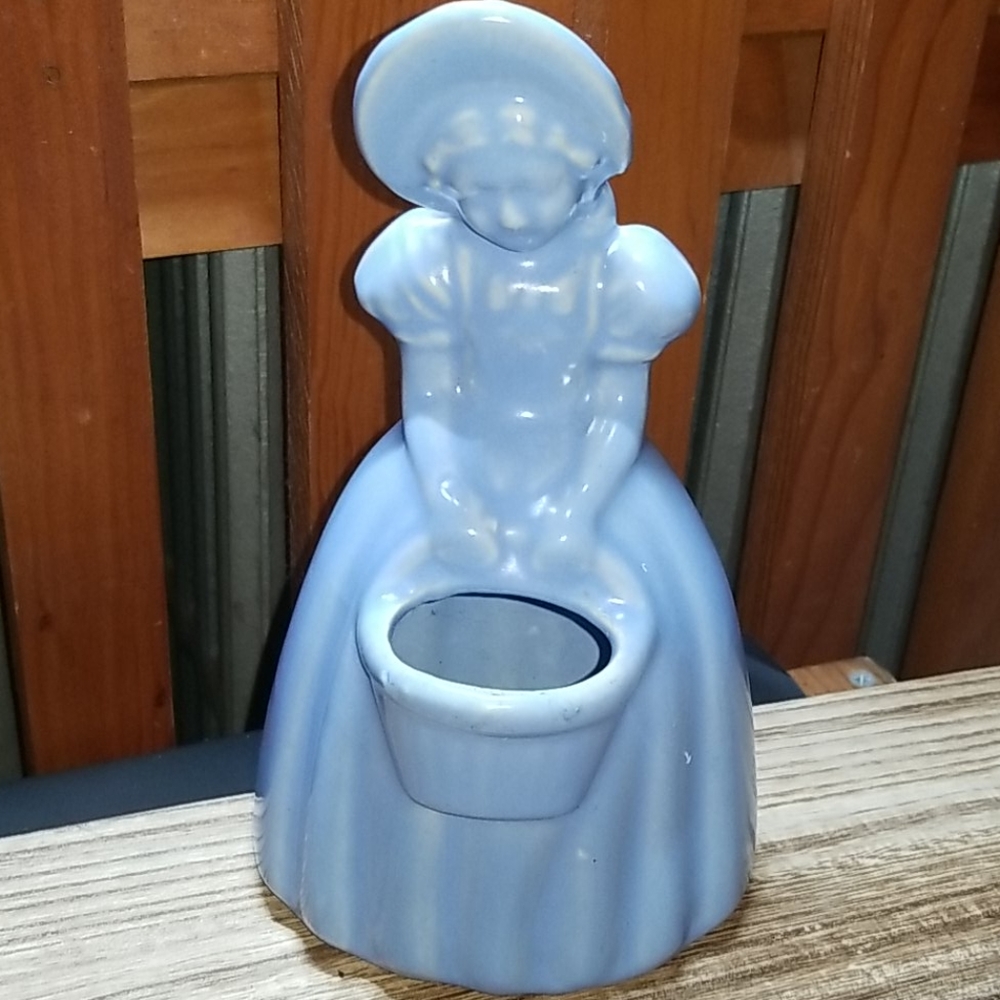 Vintage Shawnee Pottery Southern Belle Planter